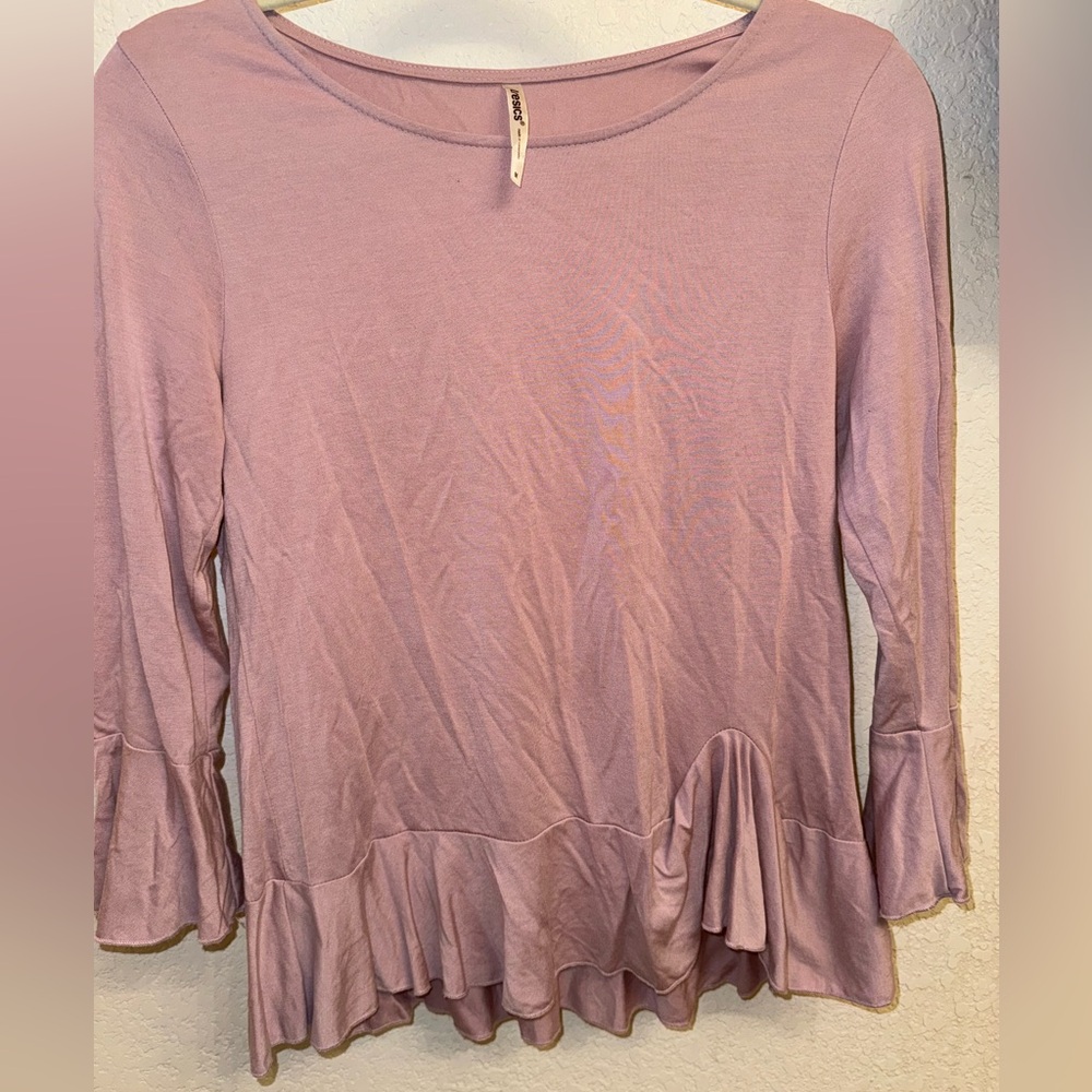 Junior’s pink top size medium, Tresics, 3/4 flutter sleeves